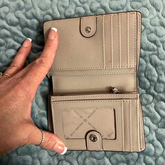 NWOT Michael Kors Gray Key Card Holder Leather Accessory - Picture 4 of 4